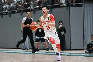 大爆发杨溢单场17助刷新赛会纪录 此前5场合计16助