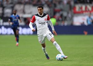 凤凰体育入口-要价1亿欧！记者：曼联正全力争取埃基蒂克 利物浦和切尔西也有意