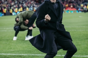 凤凰体育下载-今日是恩里克55岁生日，巴黎社媒：主帅，祝您度过美好的一天