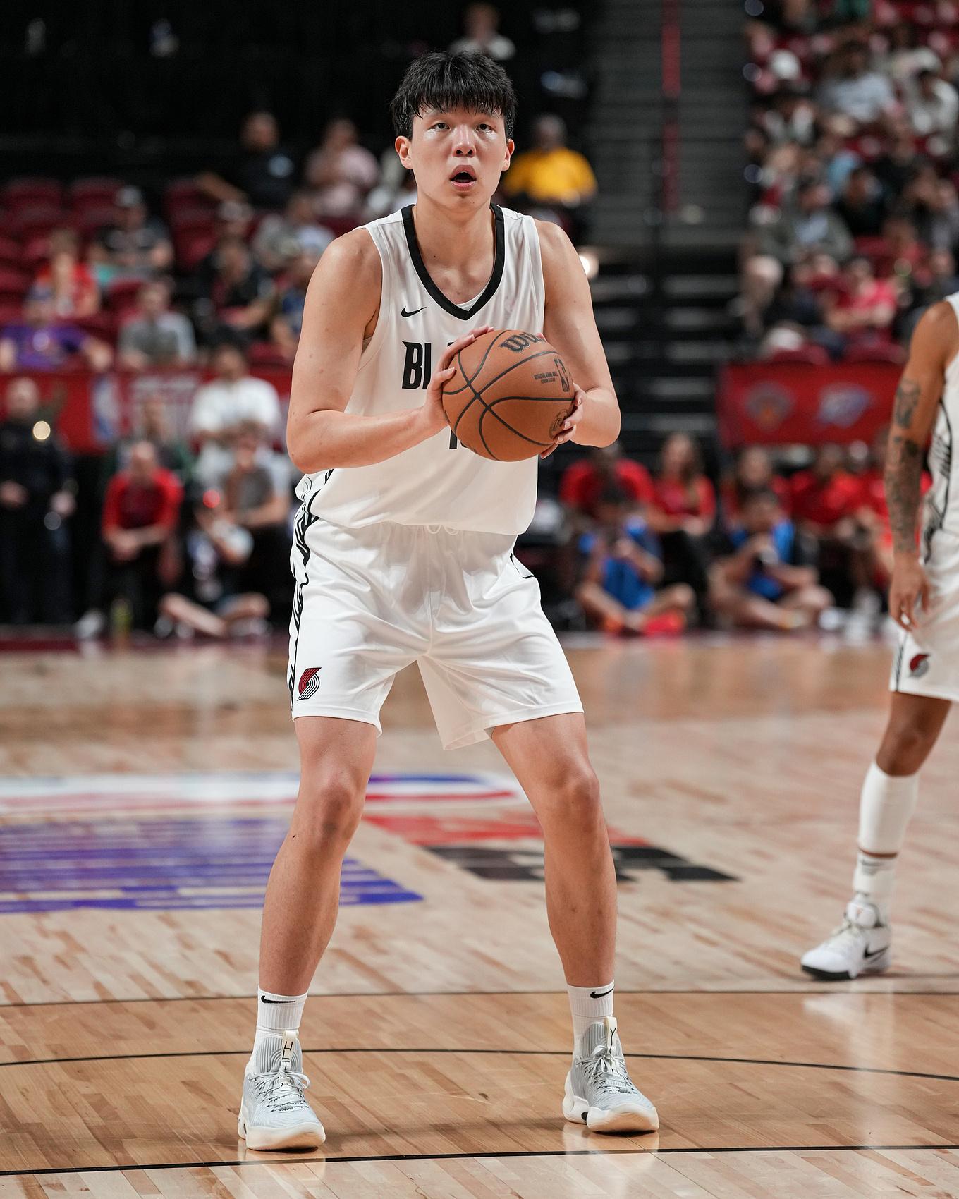 凤凰体育-单场命中3记三分超个人CBA纪录！孔德昕：杨瀚森每场都能带来惊喜