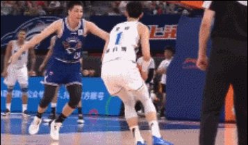 凤凰体育入口-垫脚、锁喉、五人冲突遭驱逐！京沪生死战引爆火药桶